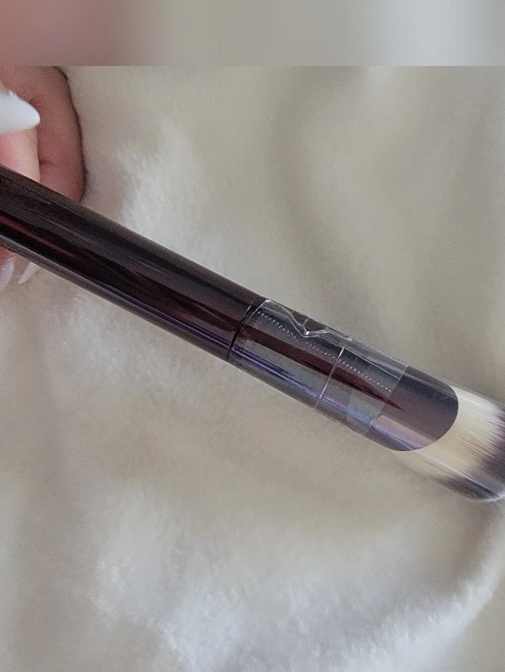 Hourglass Ambient Soft Glow Foundation Brush
